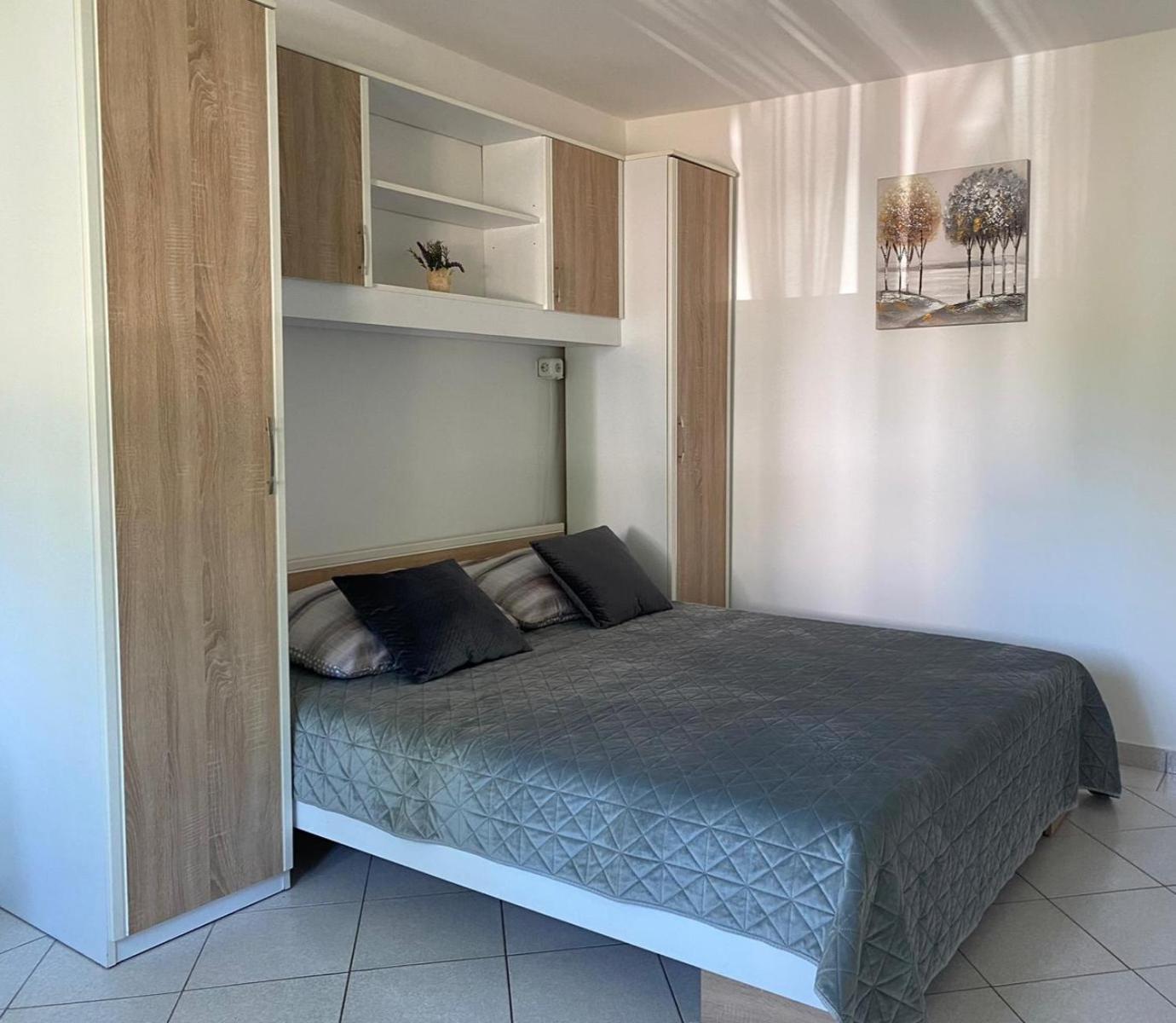 E & E Apartment Medulin Bagian luar foto